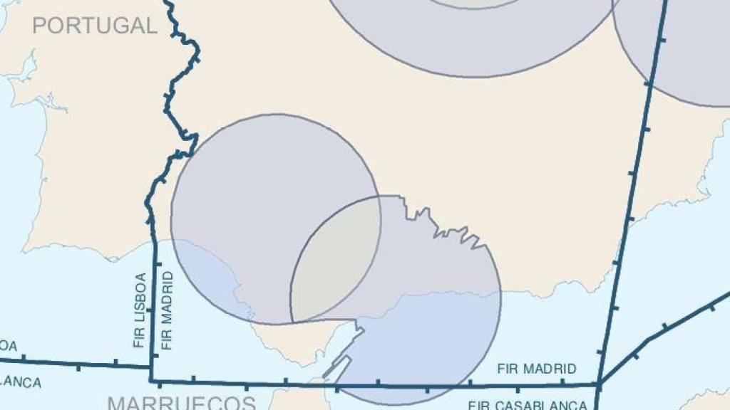 En círculos, la zona del sur español cubierta  por los radares primarios o PSR.