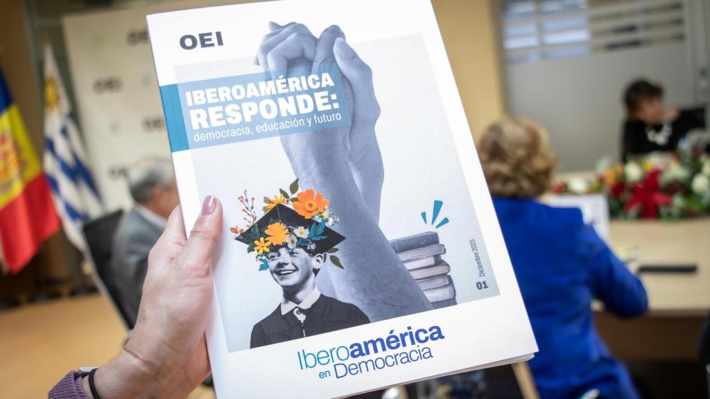 La OEI presenta el primer número de la revista 'Iberoamérica en democracia'.