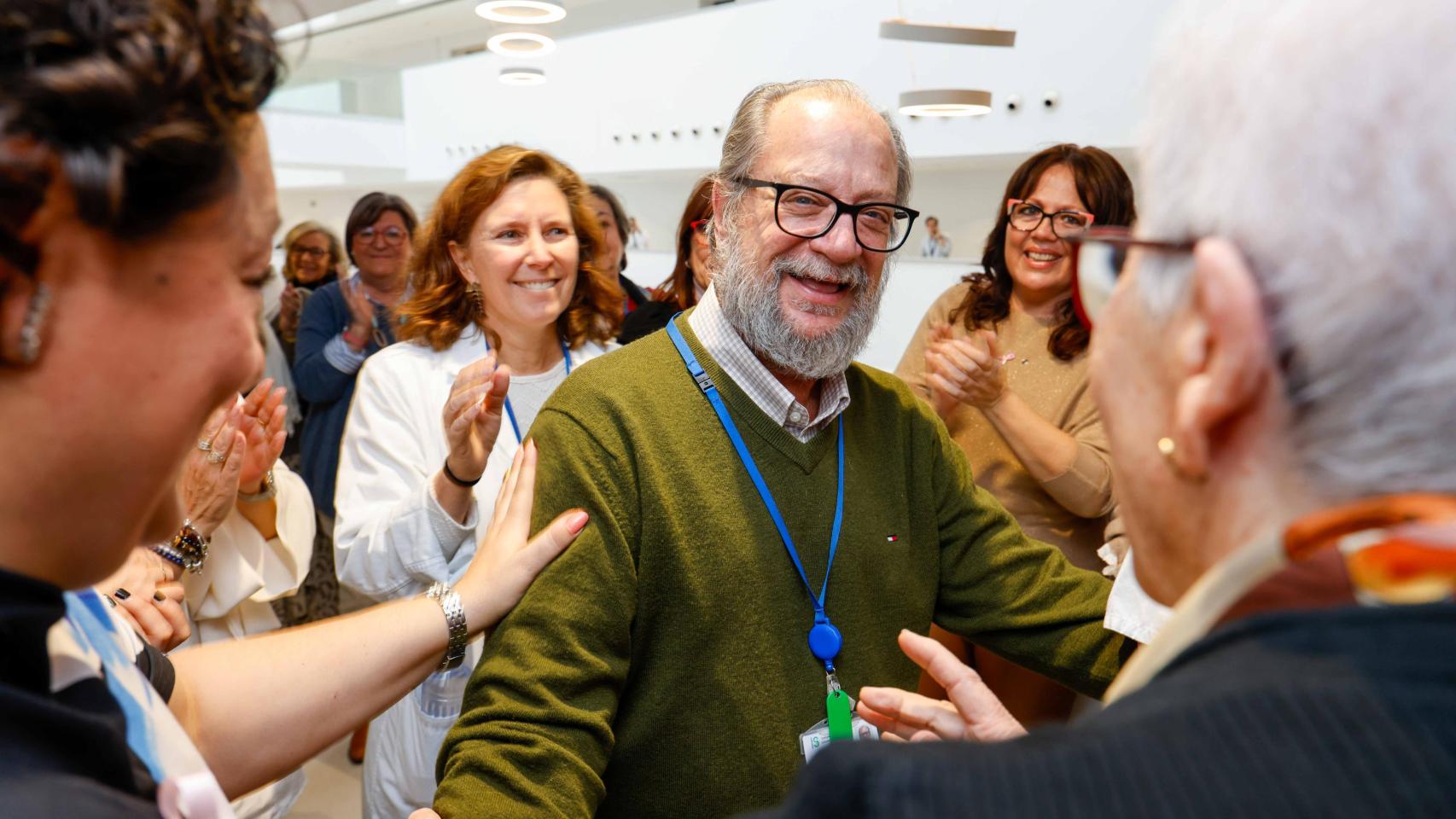 Ignacio Chacón no sospechaba que pacientes y compañeras habían orquestado un homenaje secreto para su último día.