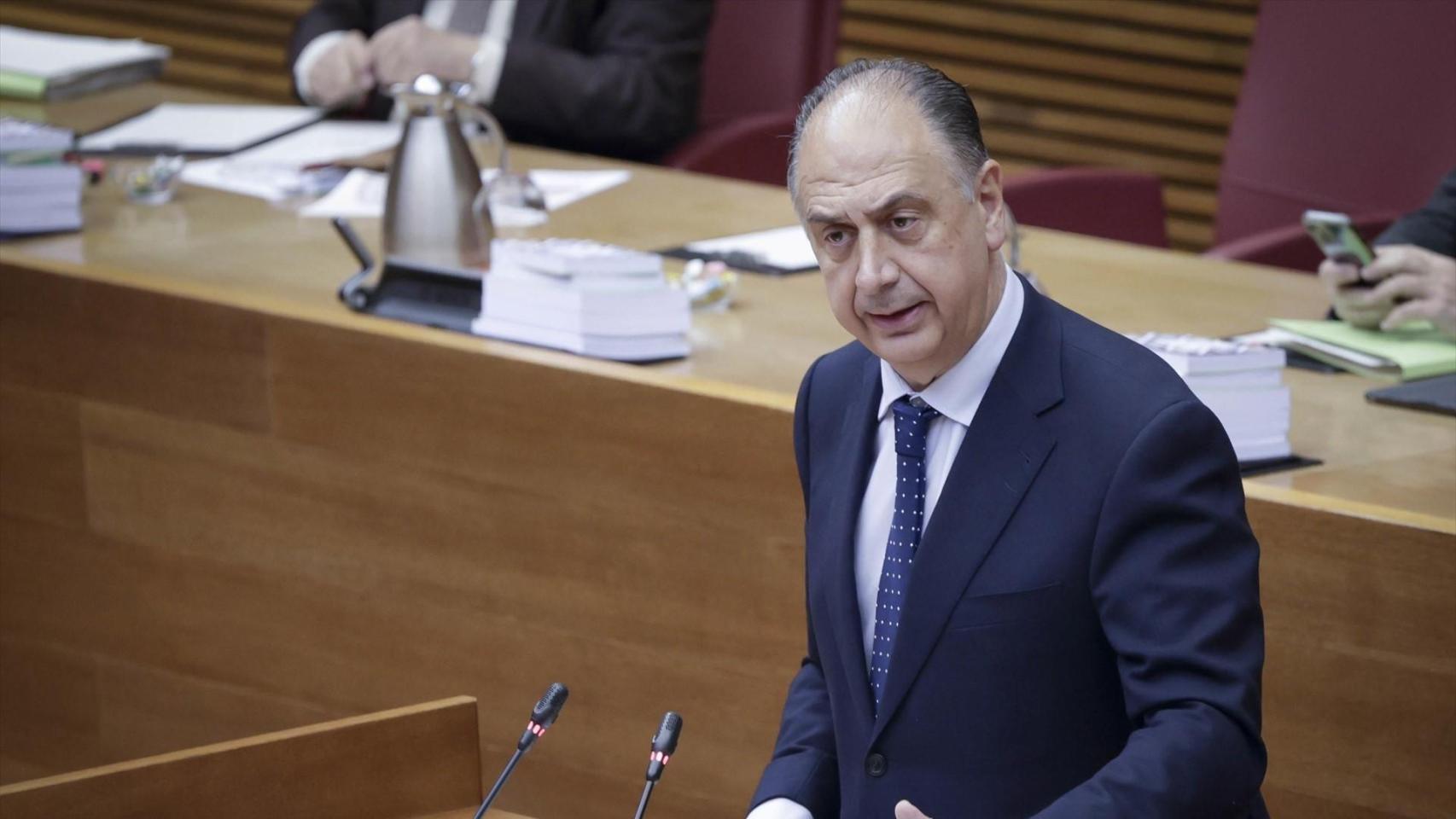 Juan Carlos Valderrama durante su comparecencia en Les Corts. José Cuéllar