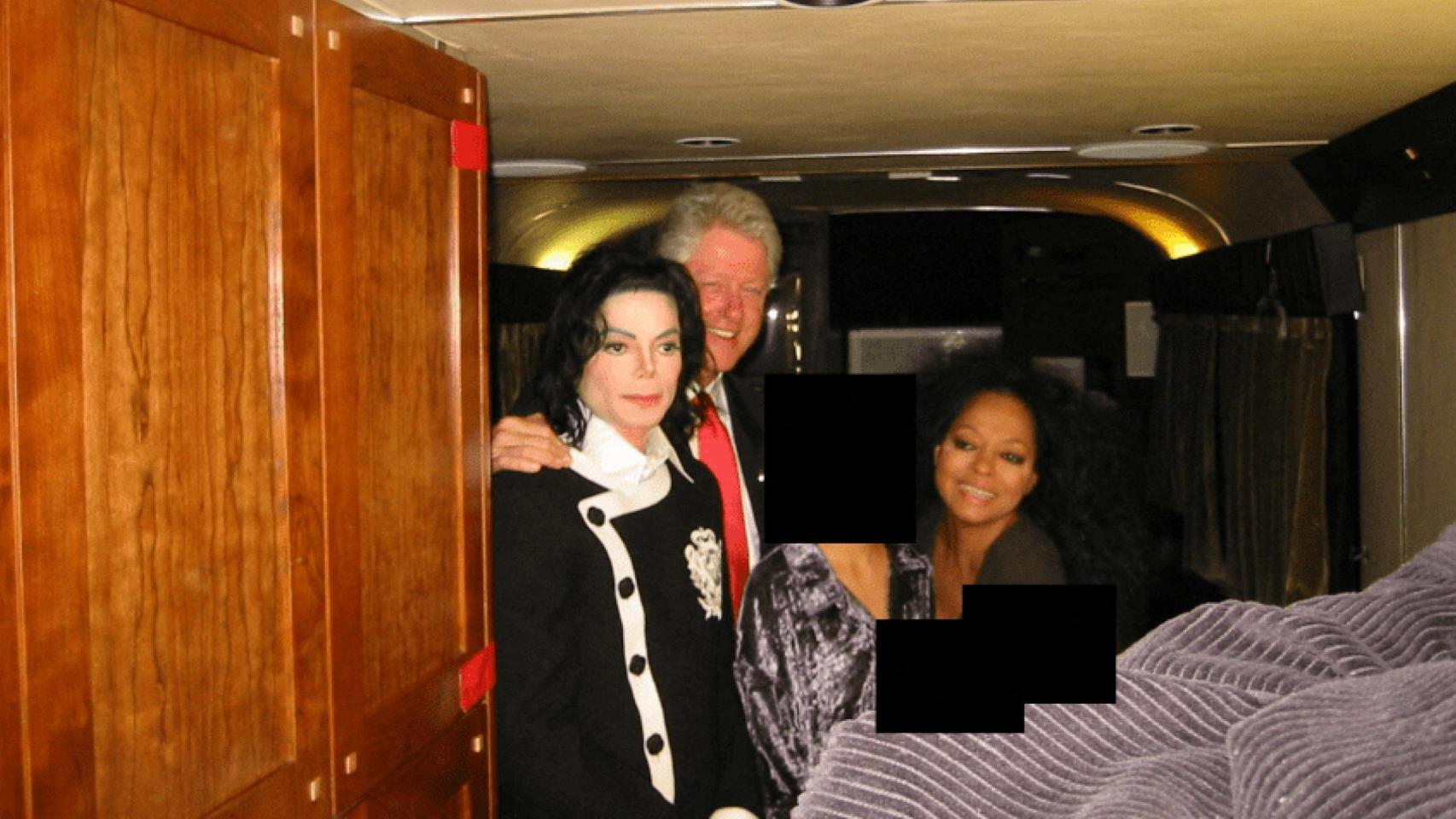 Los archivos del caso Epstein desvelan fotos con Mick Jagger o Michael Jackson y a Clinton en un jacuzzi junto a una mujer