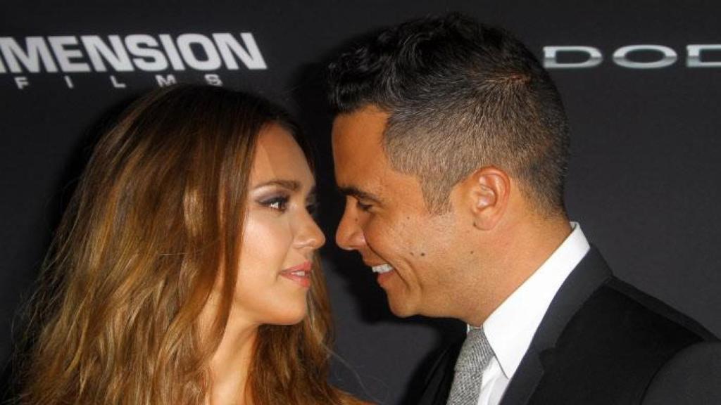 Jessica Alba y Cash Warren en un estreno en Los Ángeles en 2014.