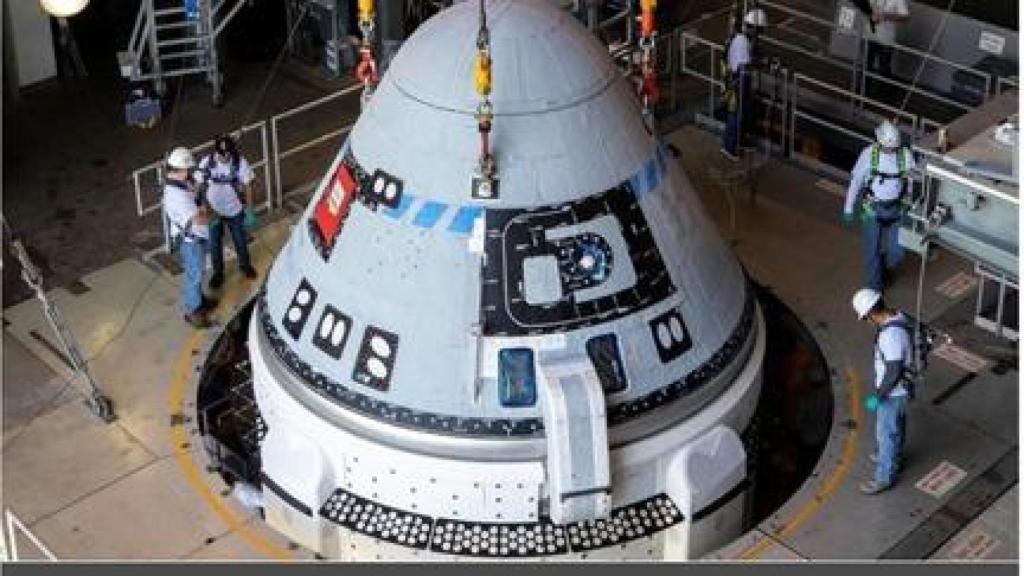 Trabajos de construcción de una nave espacial.