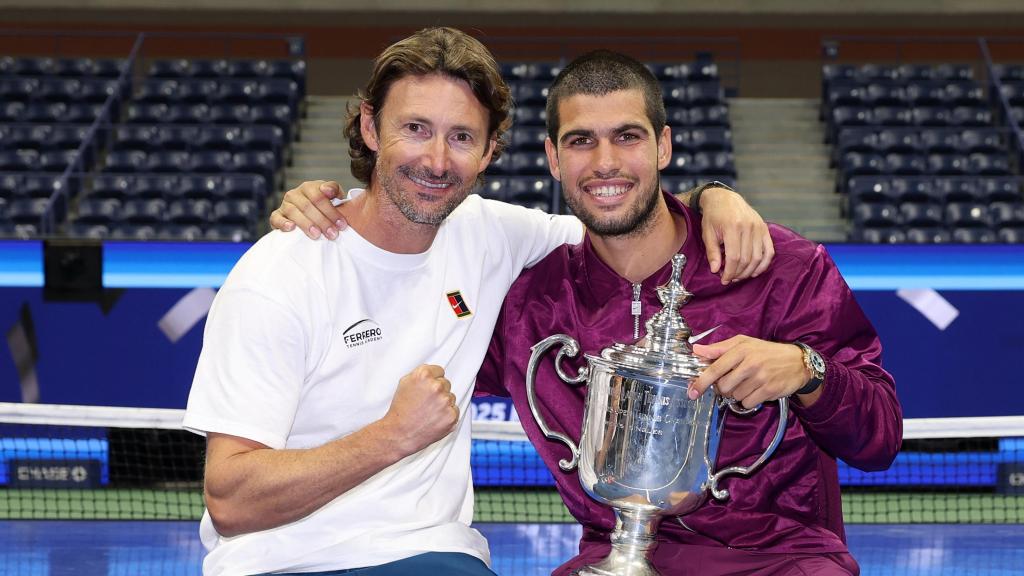 Juan Carlos Ferrero junto a Carlos Alcaraz, tras la conquista del US Open 2025