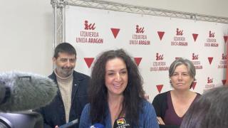 Marta Abengochea atendiendo a los medios.