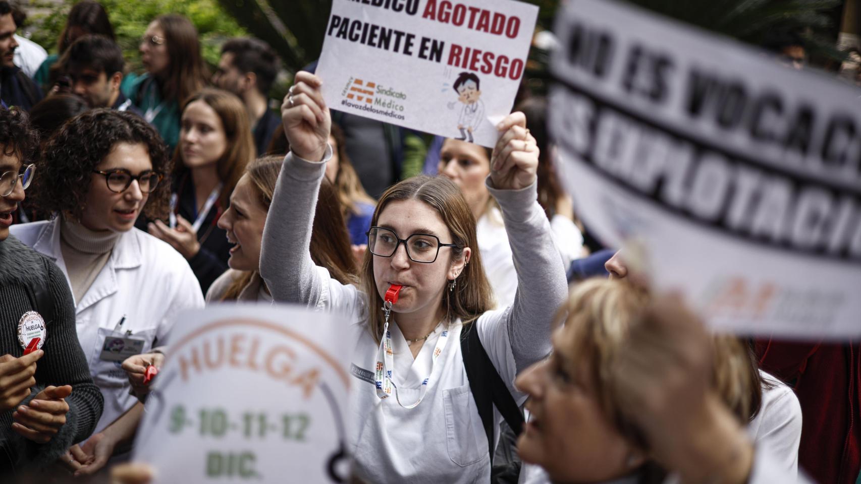 Imagen de la huelga de médicos para protestar por la última propuesta del Ministerio de Sanidad. Efe / Biel Aliño