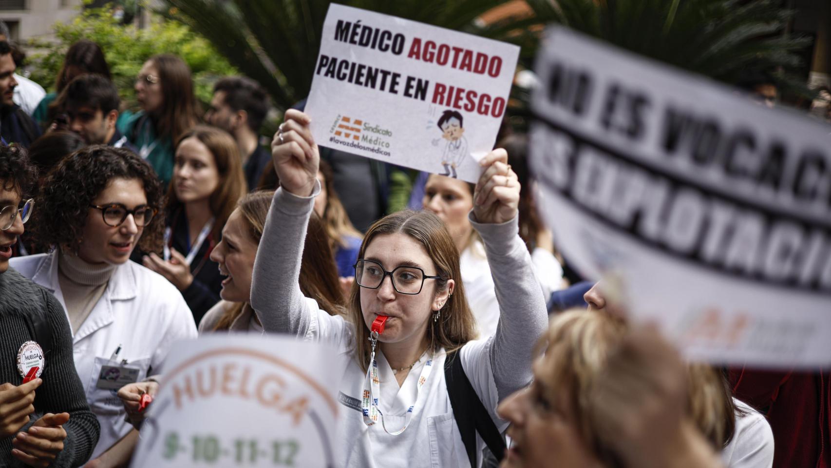 Imagen de la huelga de médicos para protestar por la última propuesta del Ministerio de Sanidad. Efe / Biel Aliño