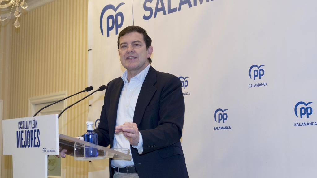El presidente del Partido Popular de Castilla y León, Alfonso Fernández Mañueco, clausura la reunión del Comité Ejecutivo Provincial del PP de Salamanca