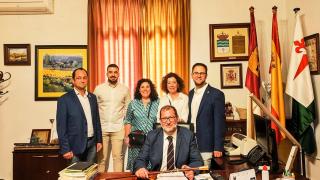 El alcalde de La Villa de Don Fadrique, Jaime Santos Simón y su equipo de Gobierno.