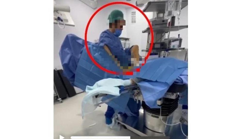 Al doctor David se le bajó la mascarilla durante la supuesta violación a una paciente sedada.