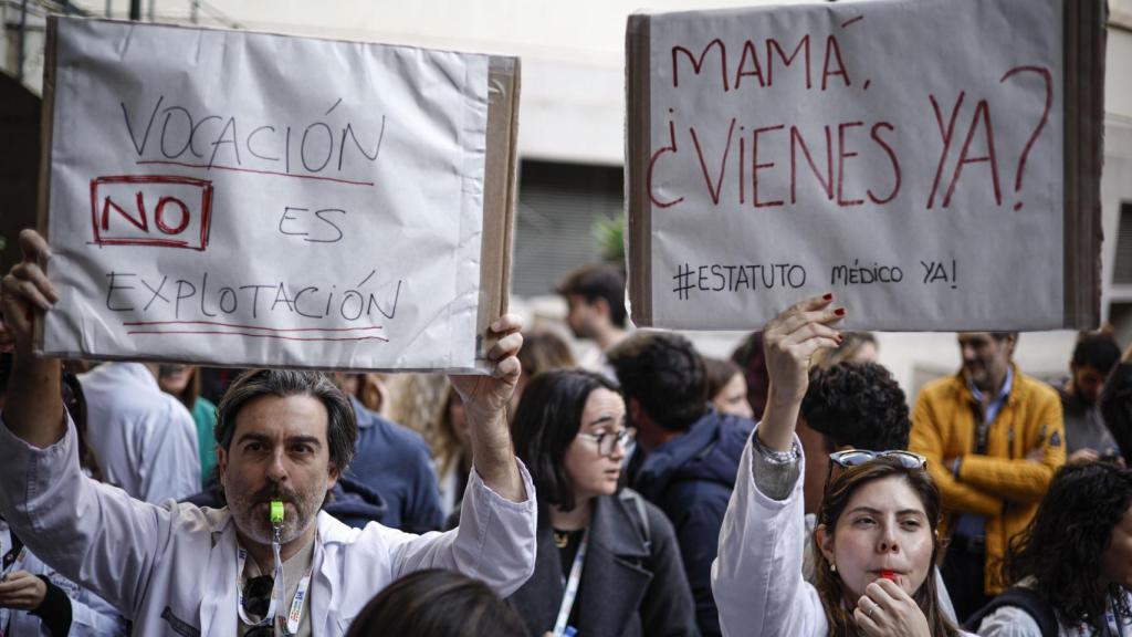 Imagen de la huelga de médicos en Valencia para protestar por la última propuesta del Ministerio de Sanidad. Efe / Biel Aliño