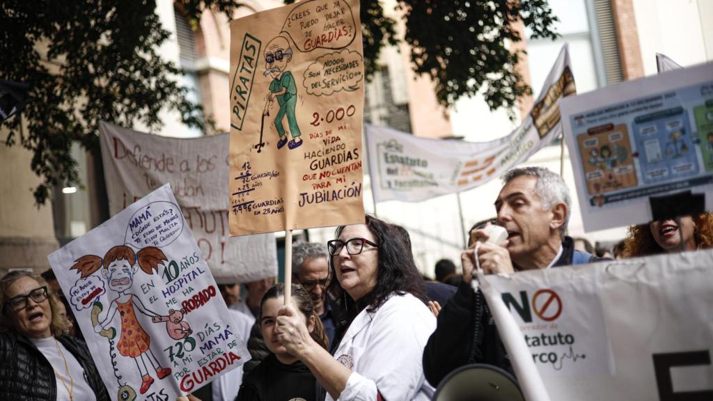 Imagen de la huelga de médicos en Valencia para protestar por la última propuesta del Ministerio de Sanidad. Efe / Biel Aliño