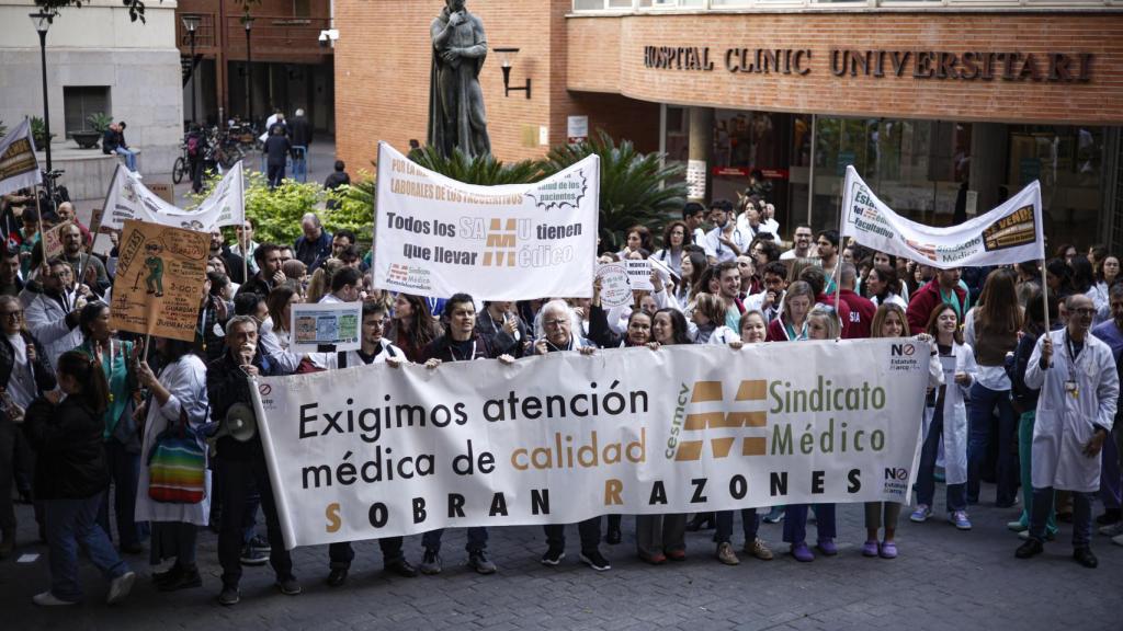 Imagen de la huelga de médicos en Valencia para protestar por la última propuesta del Ministerio de Sanidad. Efe / Biel Aliño