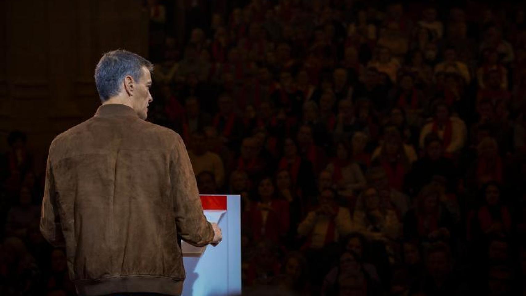 El presidente Pedro Sánchez, durante un mitin de campaña de las elecciones de Extremadura.