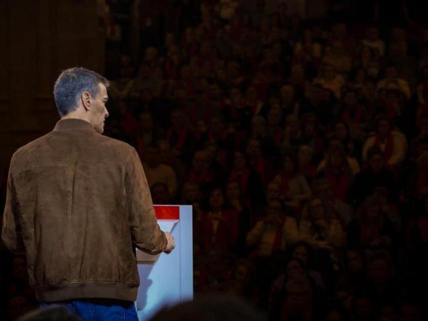 El presidente Pedro Sánchez, durante un mitin de campaña de las elecciones de Extremadura.