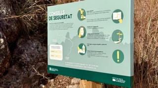 Cartel del sendero.