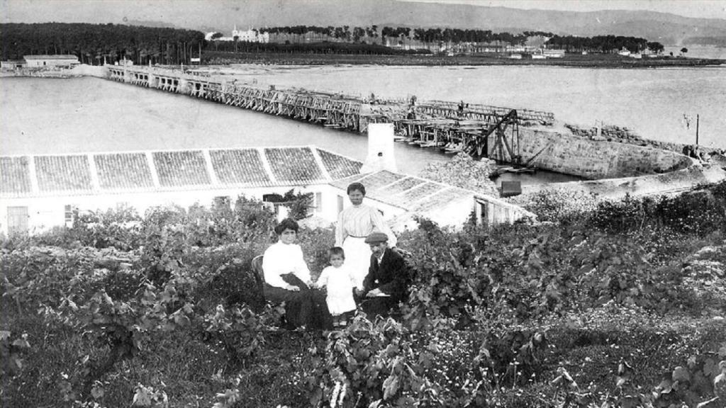 El puente en construcción. https://hotelpuentedelatoja.com