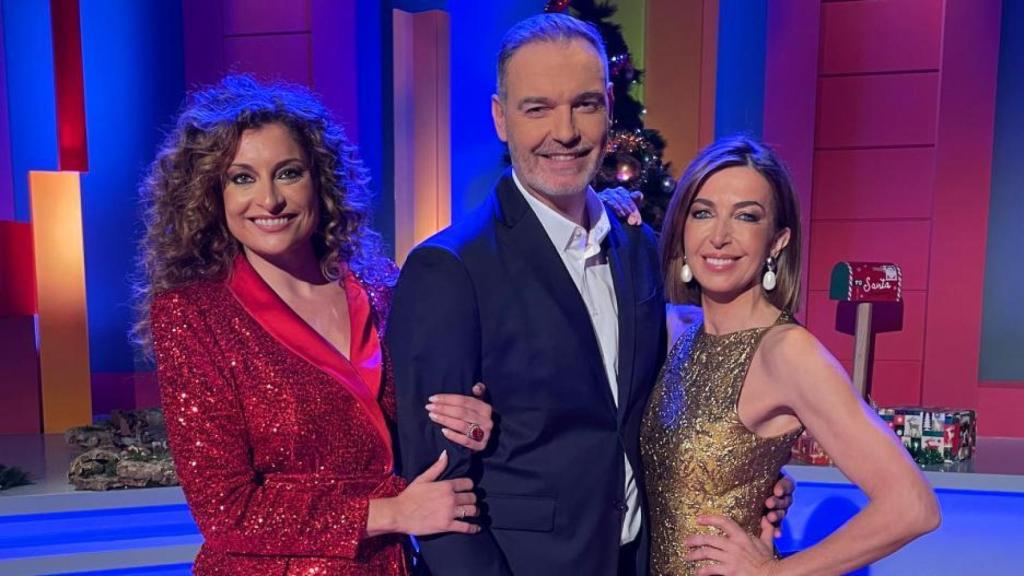 Mariló Leal, Carlos Macías y Lucía Escribano en el especial de las Campanadas.