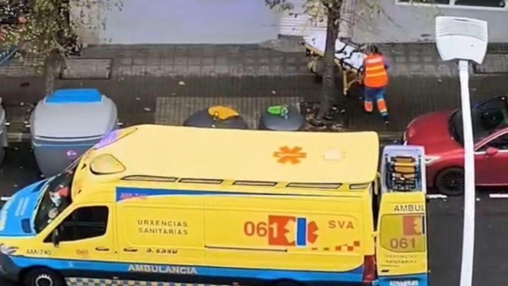 Ambulancia en el lugar del crimen