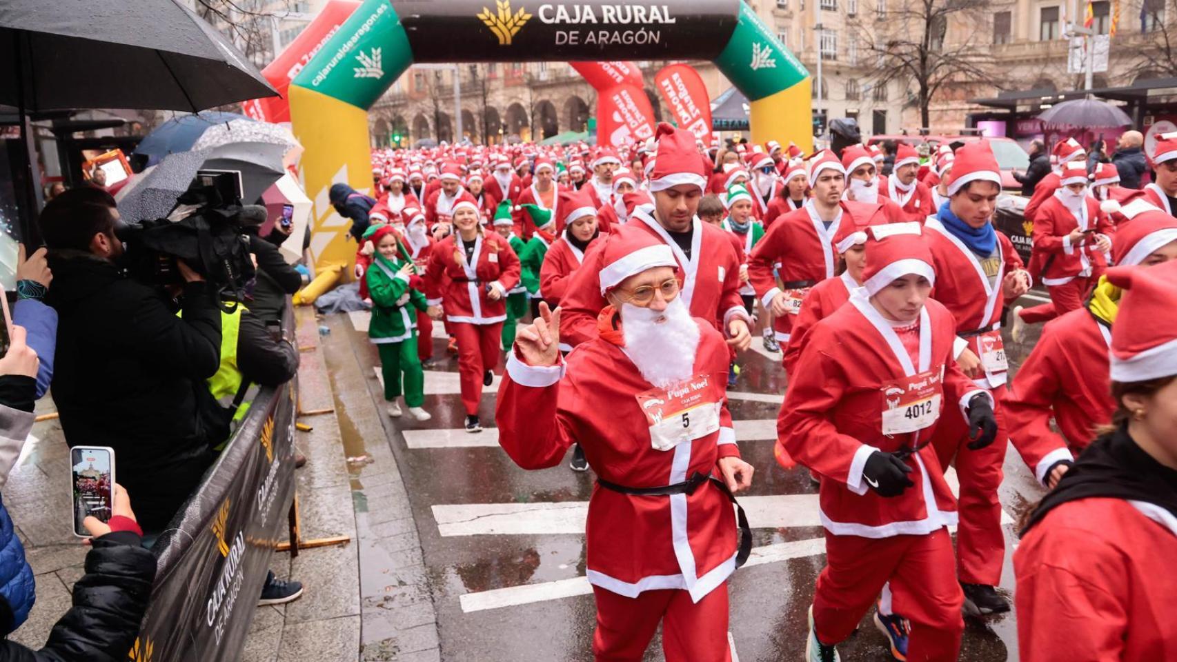Carrera Papá Noel solidaria en Zaragoza.