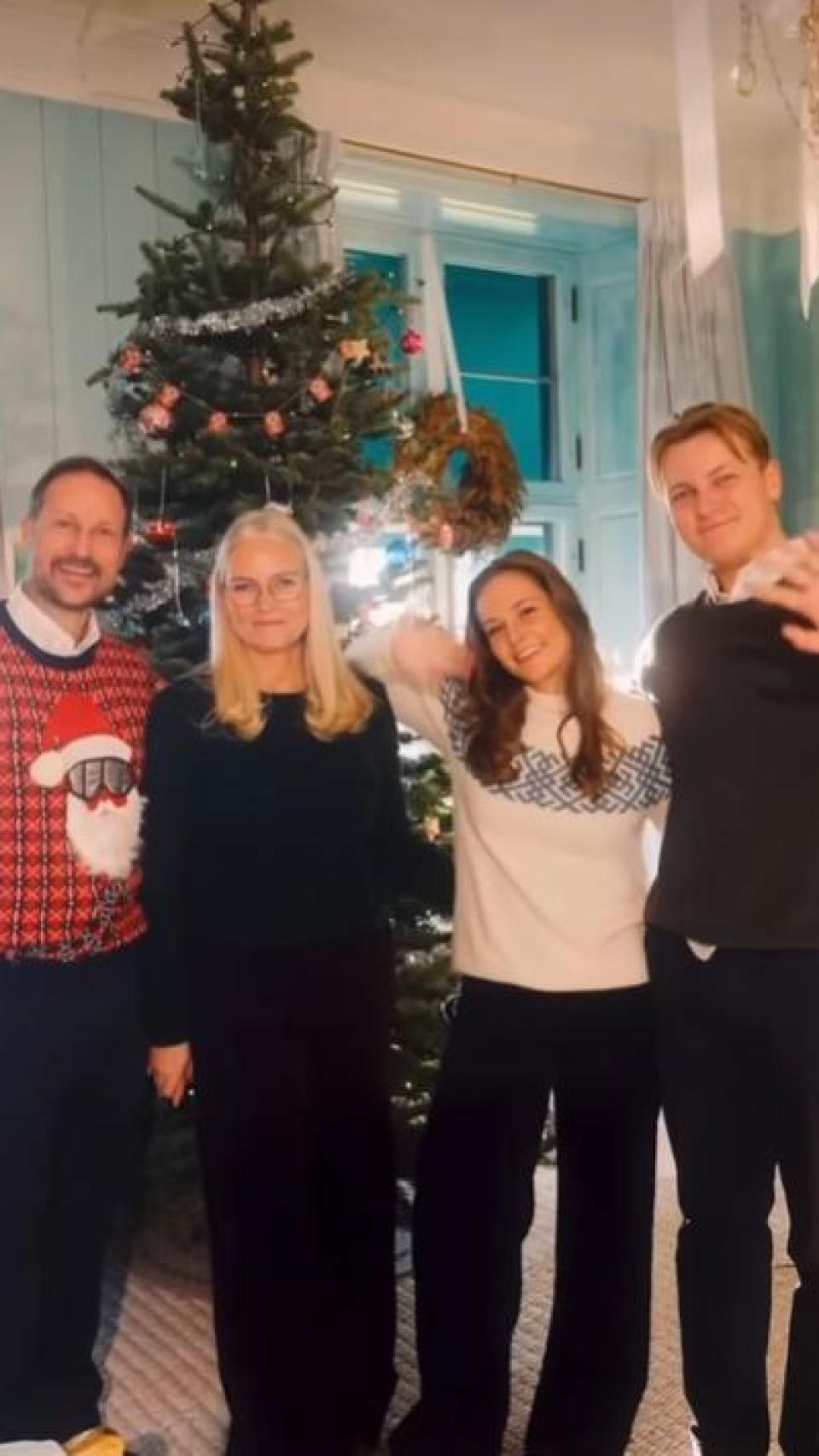 Los príncipes Haakon y Mette-Marit, con sus hijos Ingrid Alexandra y Sverre Magnus, en una imagen de la cuenta oficial de Instagram de la Familia Real Noruega.