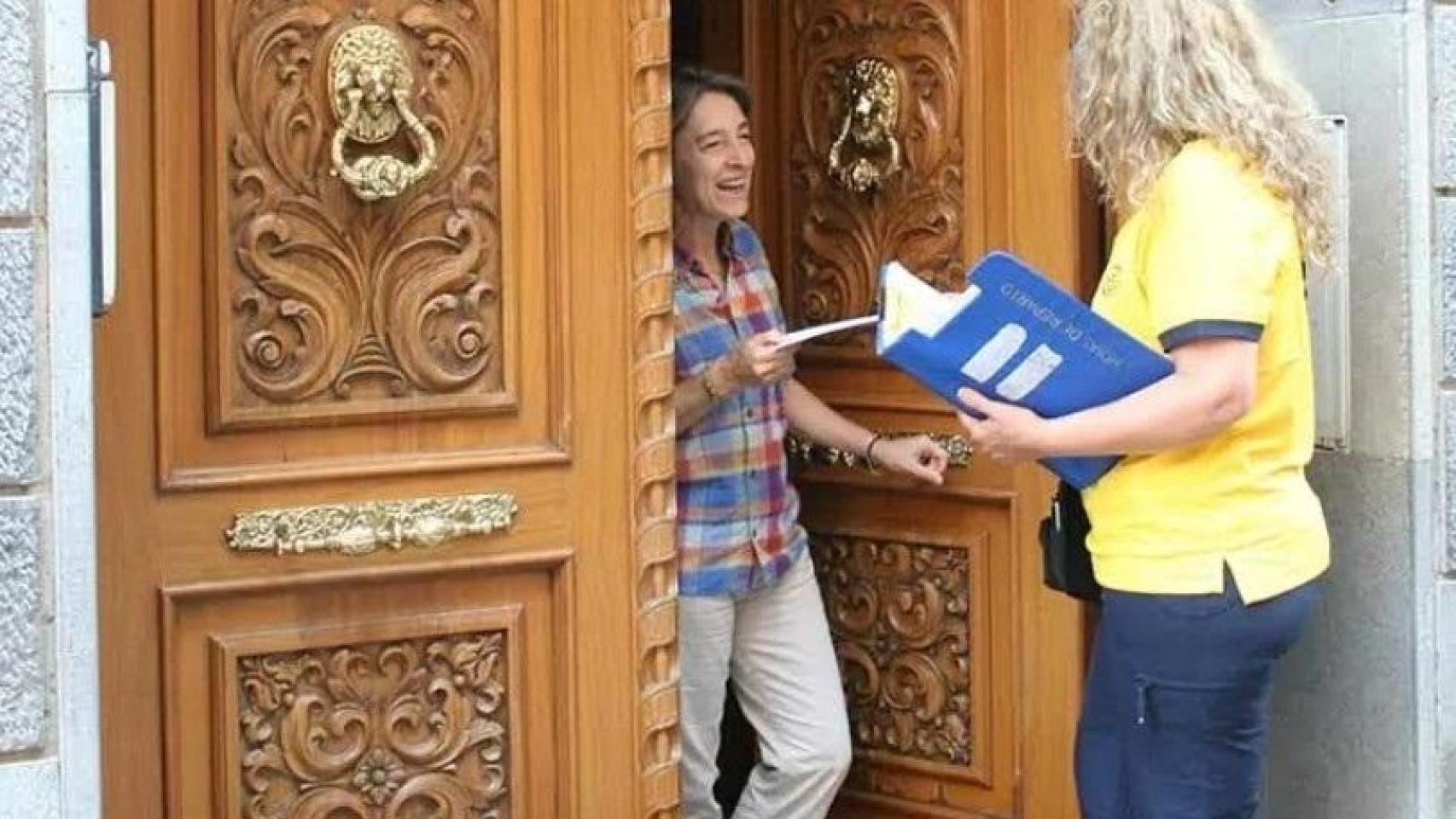 Una trabajadora de Correos, en una imagen de archivo.