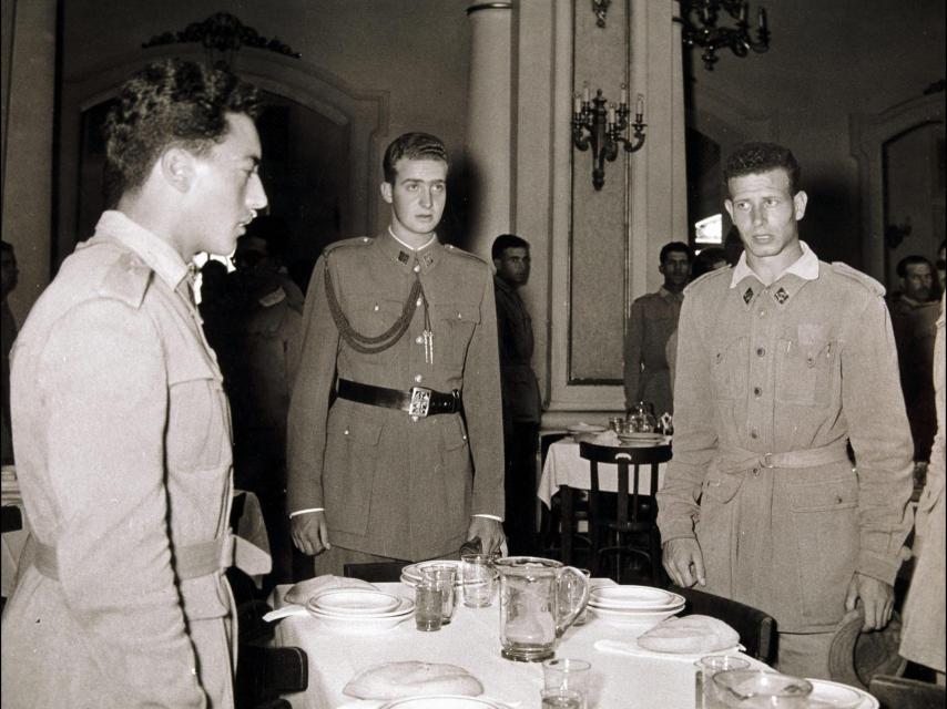 El rey Juan Carlos, durante su formación en la Academia Militar de Zaragoza (1955-1957).