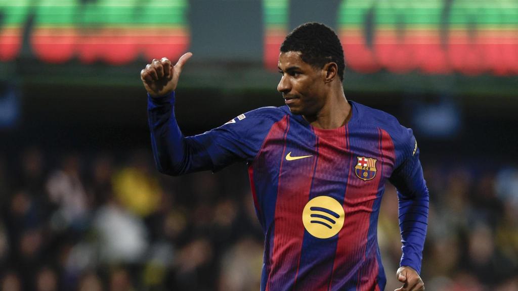 Rashford agradece una acción a sus compañeros durante el partido ante el Villarreal.