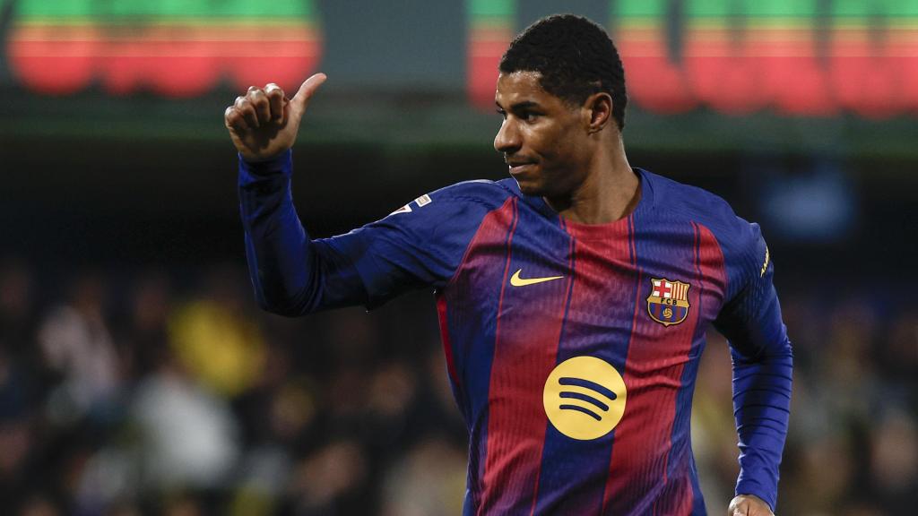 Rashford agradece una acción a sus compañeros durante el partido ante el Villarreal.