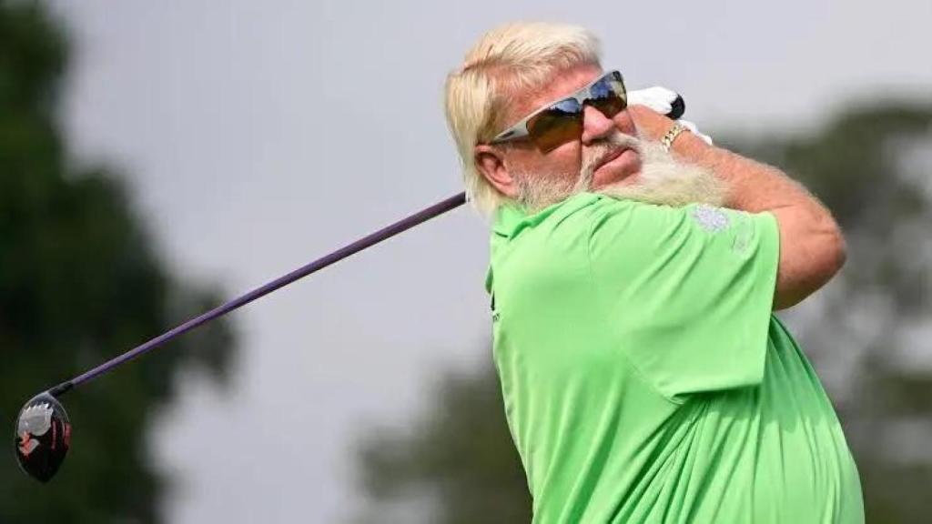 John Daly, jugando al golf.