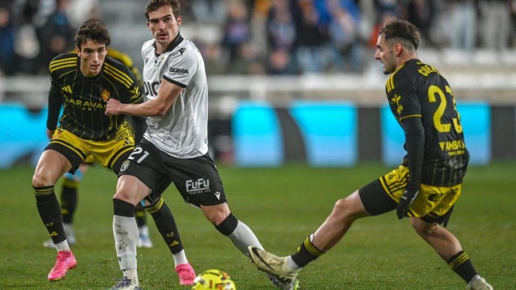 Juan Sebastián, Íñigo Córdoba y Marcos Cuenca, en el Burgos - Real Zaragoza