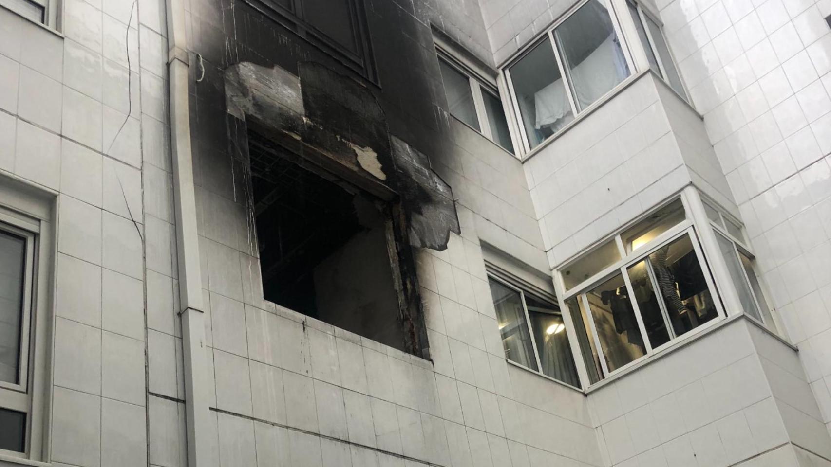 La habitación que ardió en el momento de la agresión a la joven