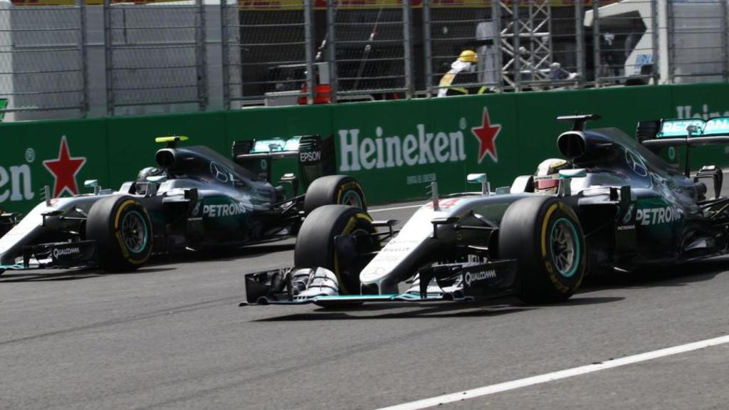 Lewis Hamilton y Nico Rosberg durante el GP de México en 2016.