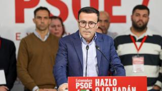 The PSOE limits the debacle to Extremadura despite obtaining the worst result in its history and asks not to make a national reading