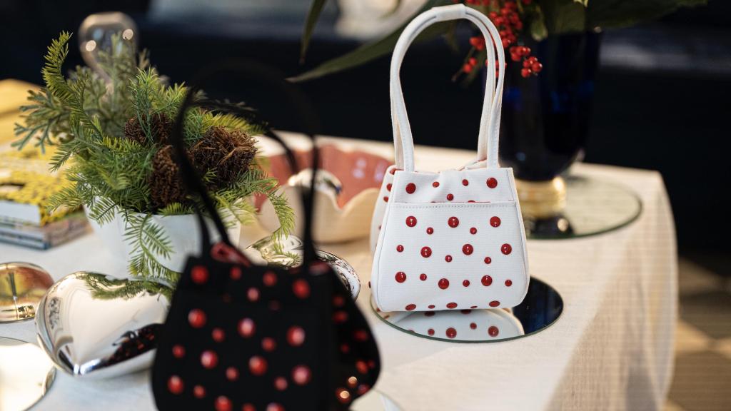 Bolsos inspirados en el universo creativo de Yayoi Kusama.