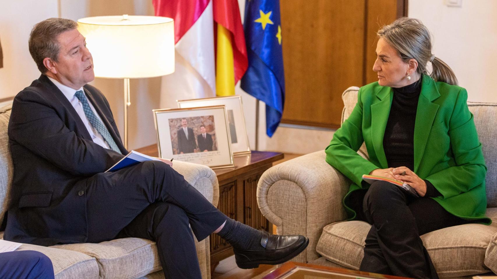 Milagros Tolón y Emiliano García-Page en diciembre de 2023.