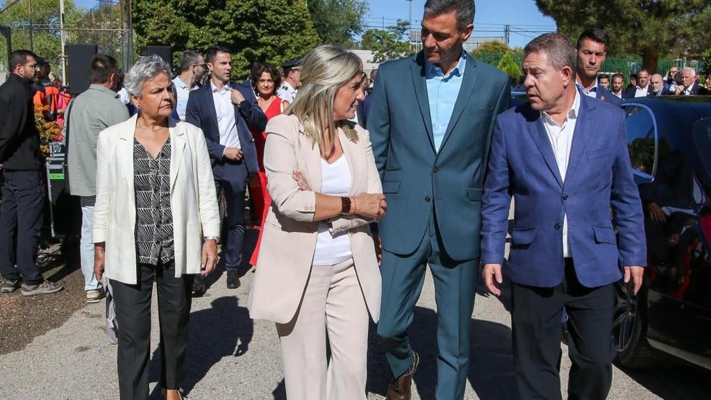 Milagros Tolón junto a Pedro Sánchez y Emiliano García-Page en Cuenca.
