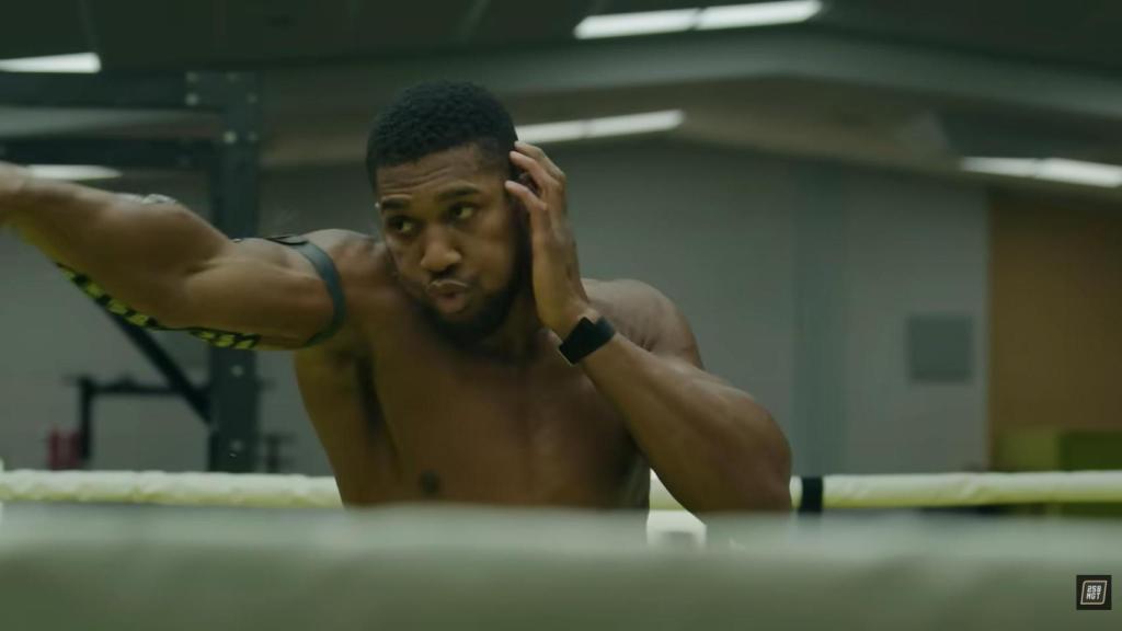 Joshua practicando golpes en Valencia.