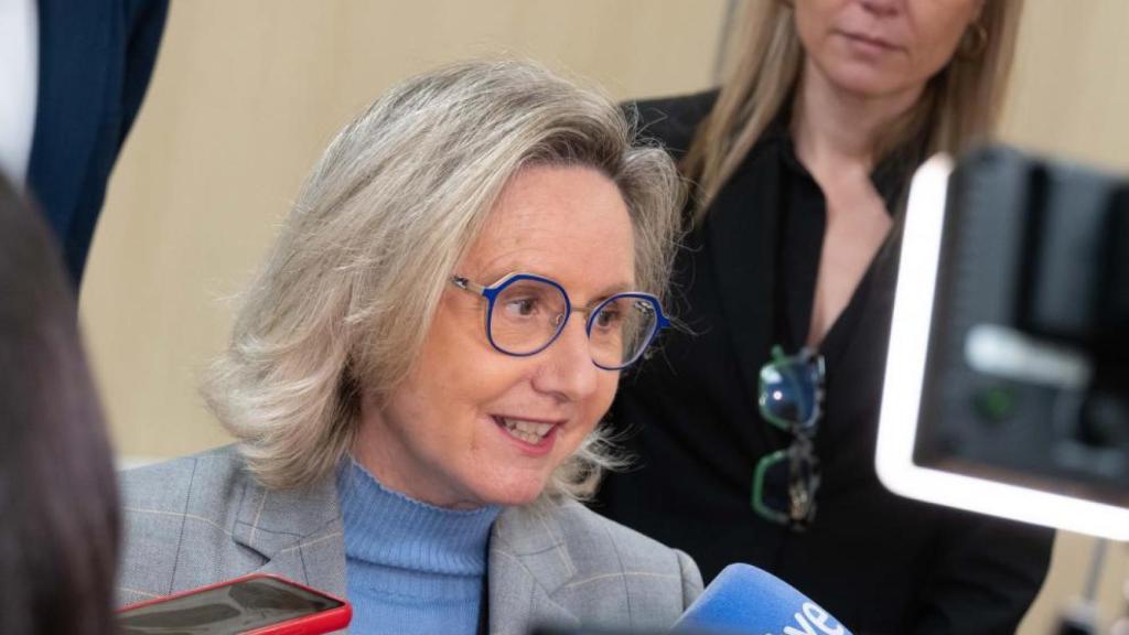 La gerente del SALUD, Ana Castillo, explica que el Decreto de Difícil Cobertura es una norma excepcional y temporal para llevar médicos a todo el territorio.