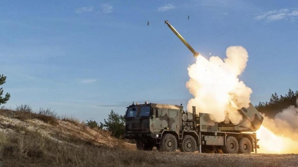 Lanzamisiles surcoreano K239 Chunmoo, desarrollado por Hanwha Defence.