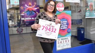 Ana de la Fuente, lotera que ha repartido 468 millones de euros en La Bañeza (León) con la Lotería de Navidad