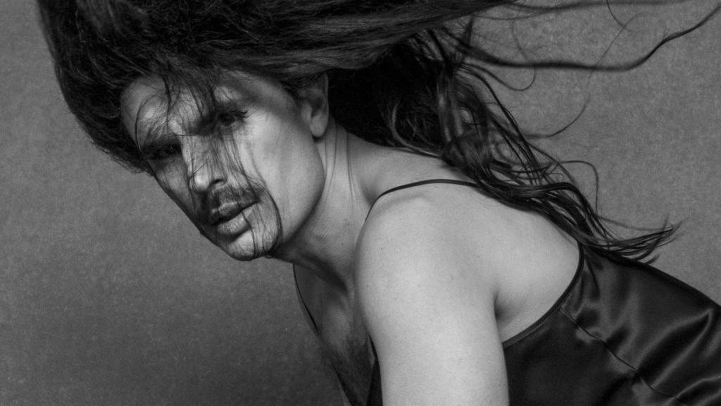 Imagen promocional de la gira de Rodrigo Cuevas.