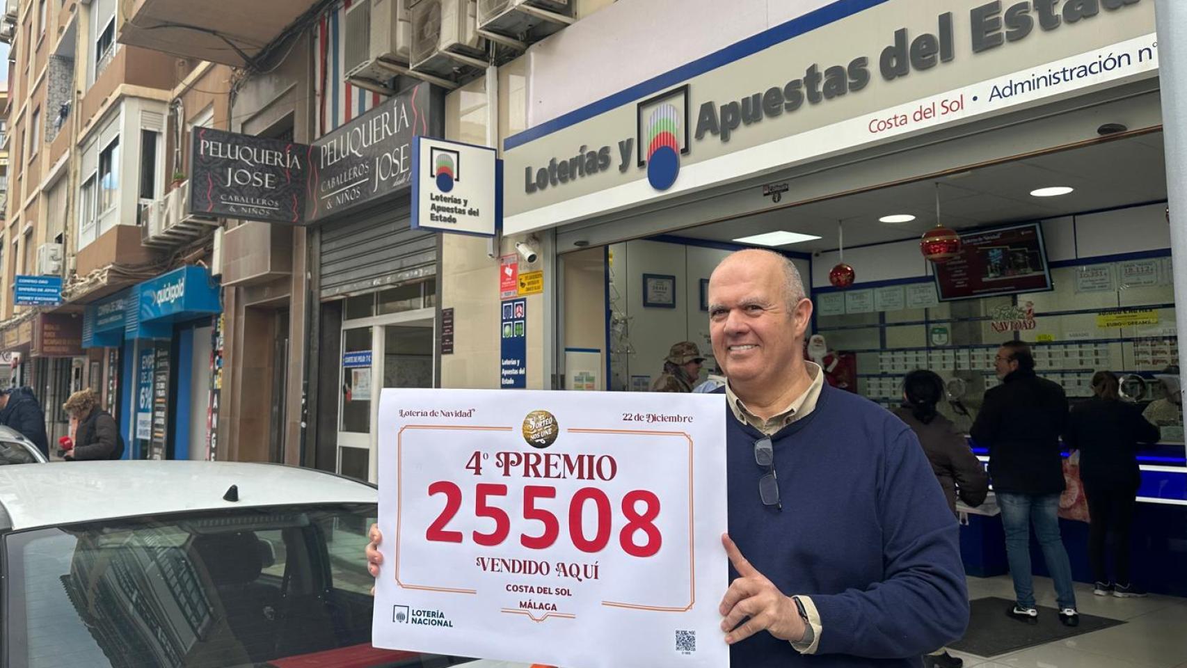 José Carlos, dueño de la administración Costa del Sol, en Camino Suárez.