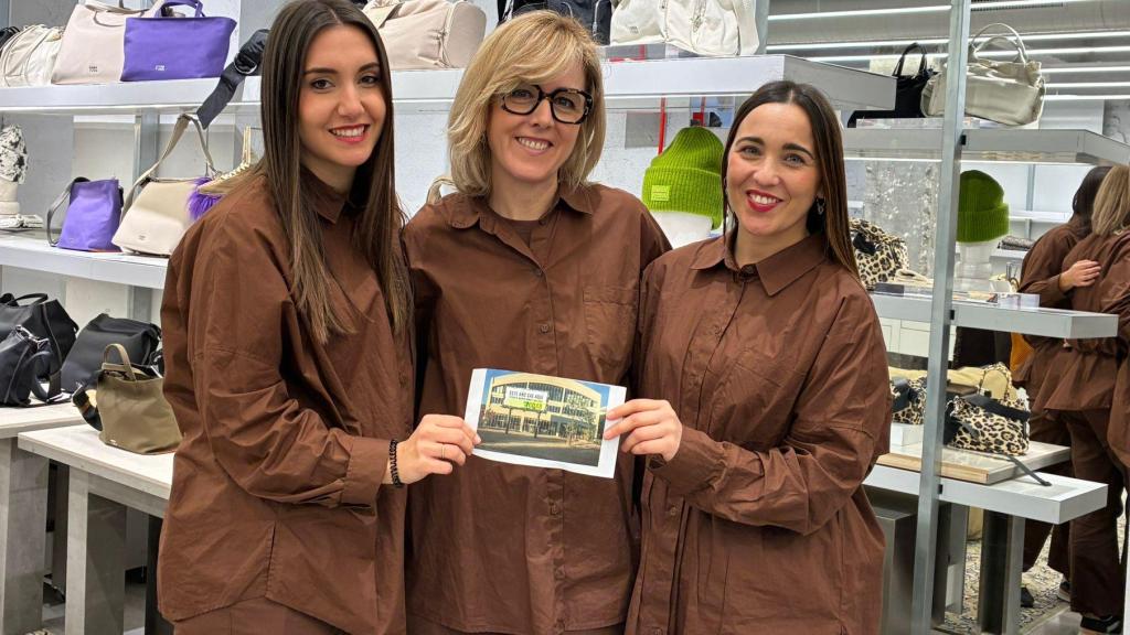 Lotería de Navidad 2025: El segundo premio reparte felicidad a los empleados de Bimba y Lola en Santiago