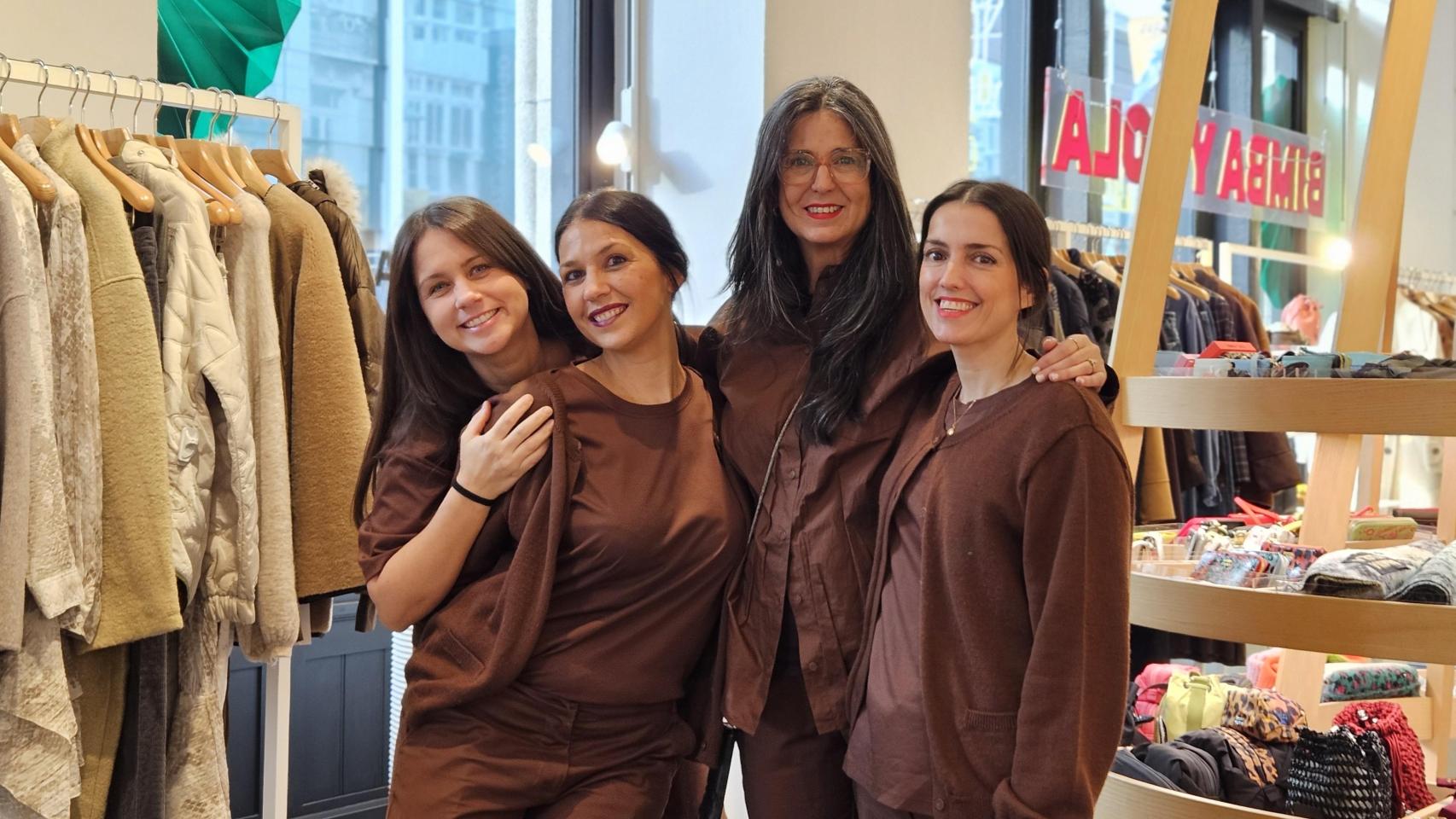 Dependientas del Bimba y Lola de A Coruña agraciadas en la Lotería de Navidad 2025.