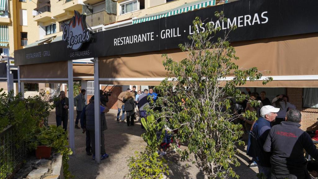 El restaurante El Leonés, este lunes, tras ganar el premio Gordo.