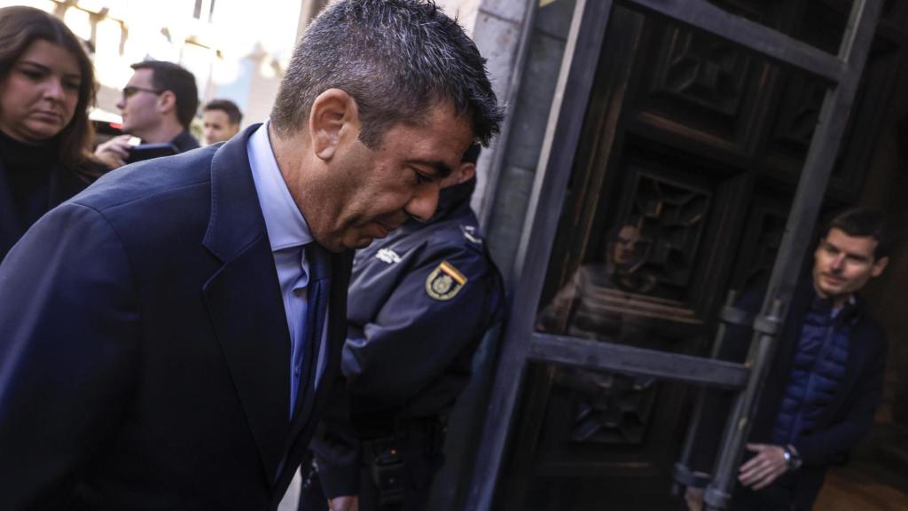 El expresidente de la Generalitat valenciana, Carlos Mazón, entra al Palau, en una imagen de archivo. Europa Press / Rober Solsona