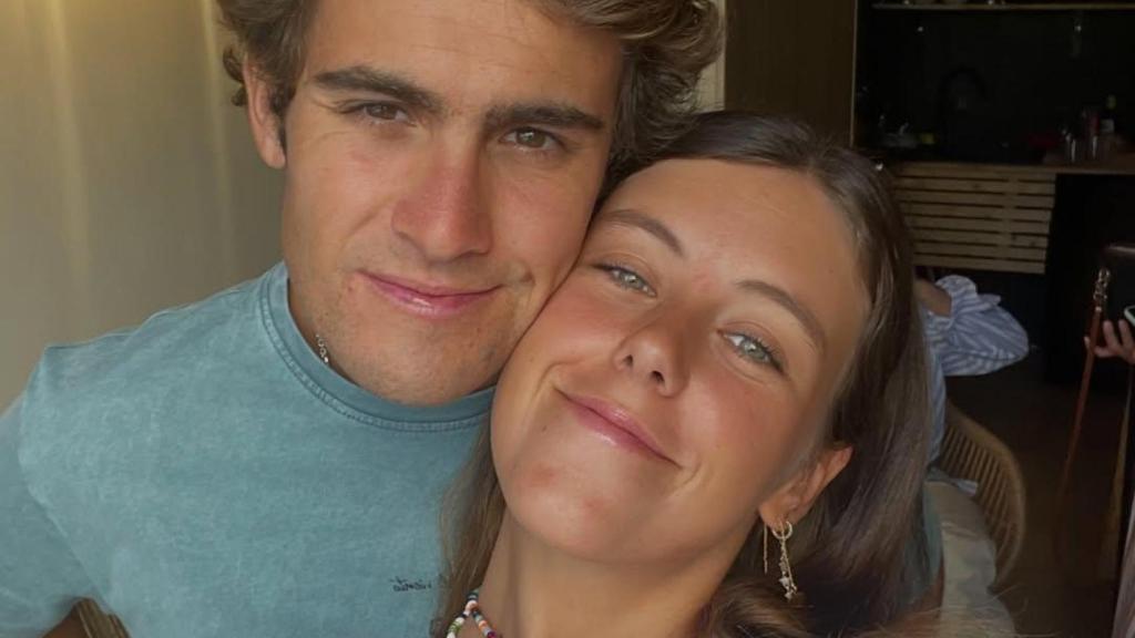 Manuela Ochoa y su prometido, Pedro Cadahía, en una imagen compartida en sus redes sociales.