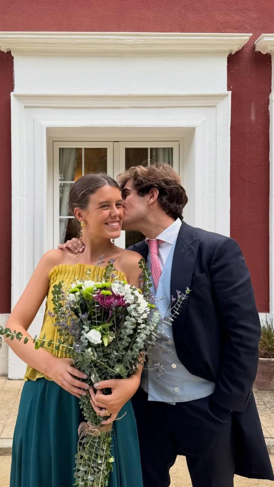 Manuela Ochoa y su prometido, Pedro Cadahía, en una imagen compartida en sus redes sociales.