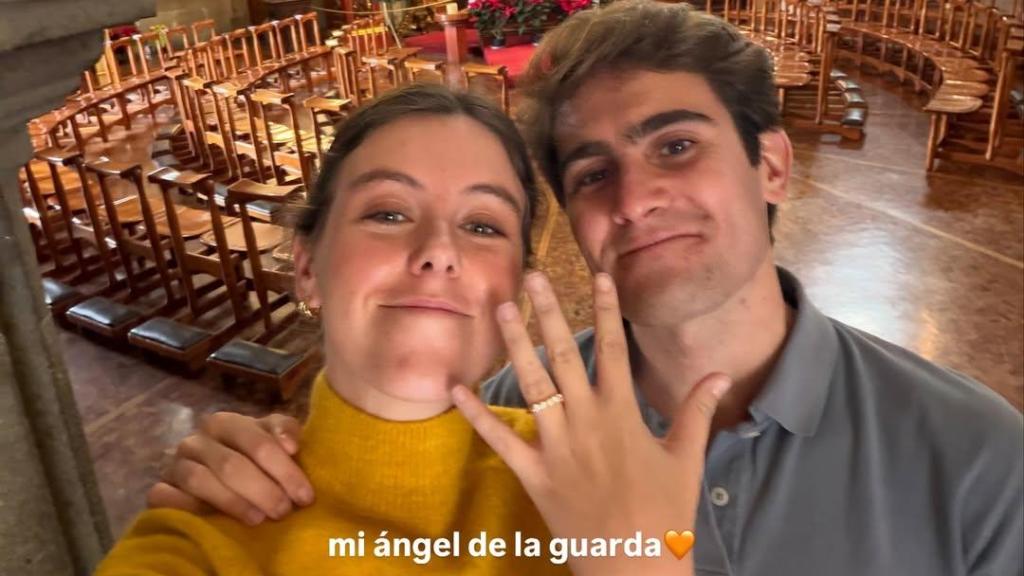 Manuela Ochoa y su prometido, Pedro Cadahía, en una imagen compartida en sus redes sociales.